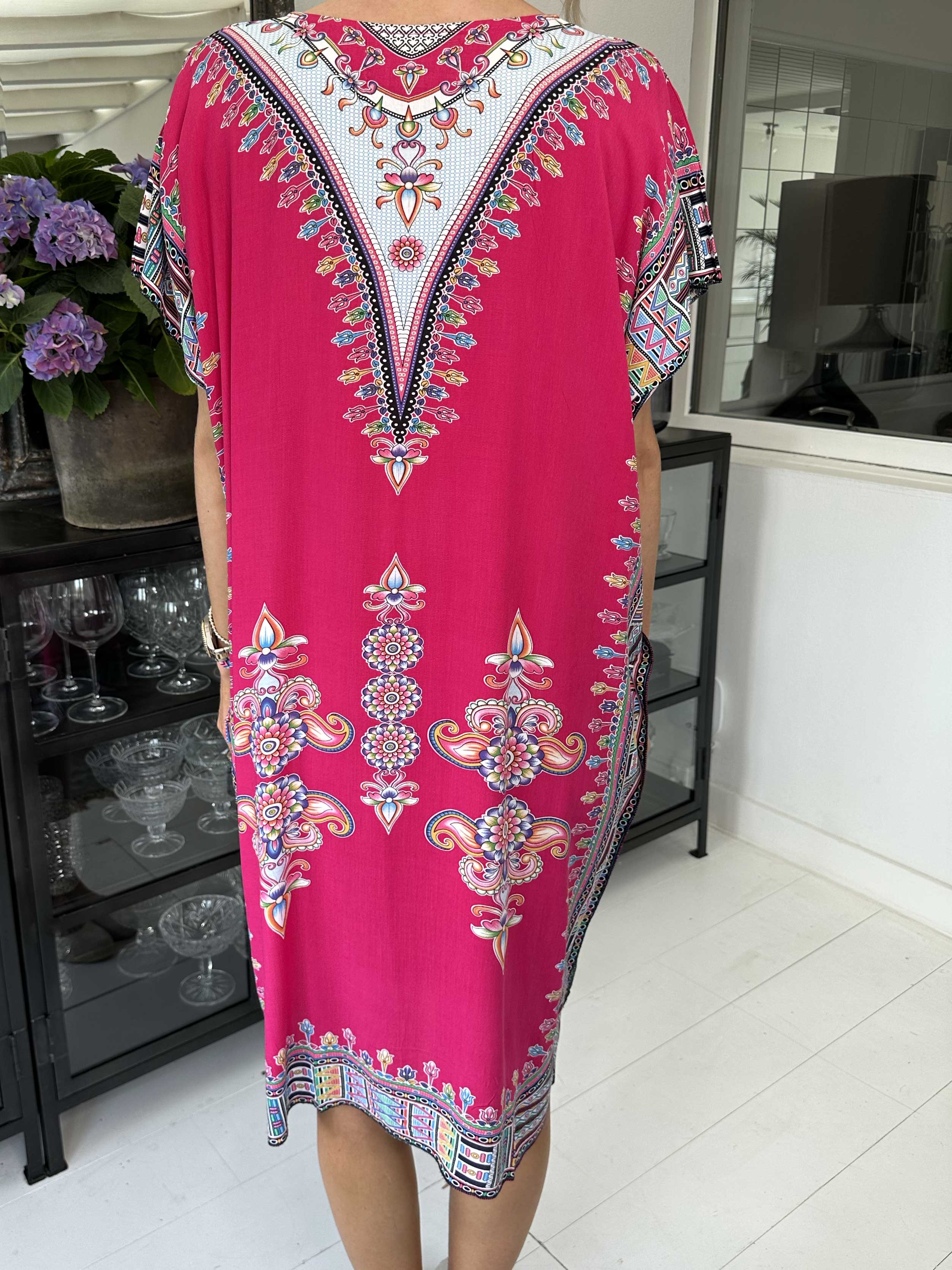 Mille - Lätt och luftig tunika i färgat mönster